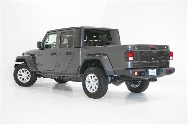 2023 Jeep Gladiator Sport 5