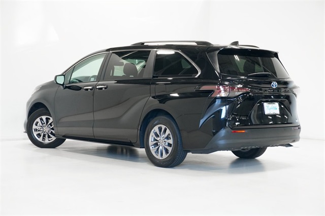 2023 Toyota Sienna XLE 5