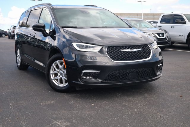 2022 Chrysler Pacifica Touring L 2