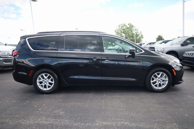 2022 Chrysler Pacifica Touring L 4