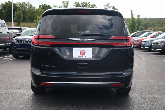 2022 Chrysler Pacifica Touring L 6