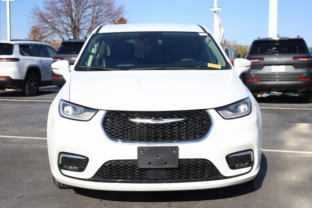 2022 Chrysler Pacifica Hybrid Touring L 3