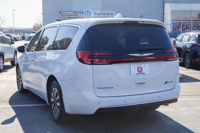 2022 Chrysler Pacifica Hybrid Touring L 6