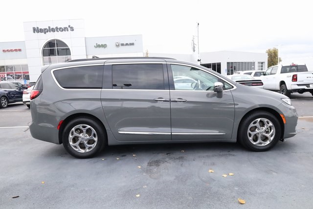 2022 Chrysler Pacifica Limited 4