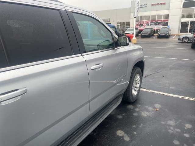 2016 Chevrolet Suburban LT 2