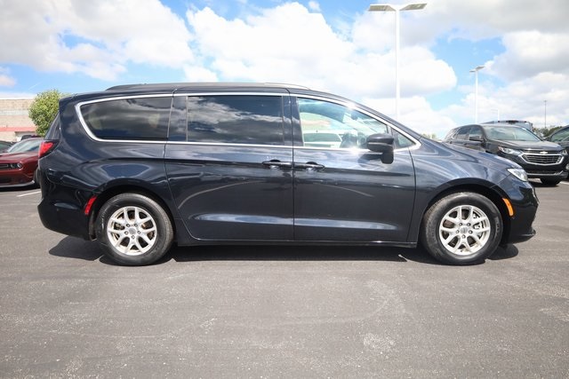 2022 Chrysler Pacifica Touring L 4