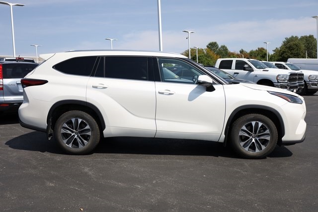 2021 Toyota Highlander XLE 3