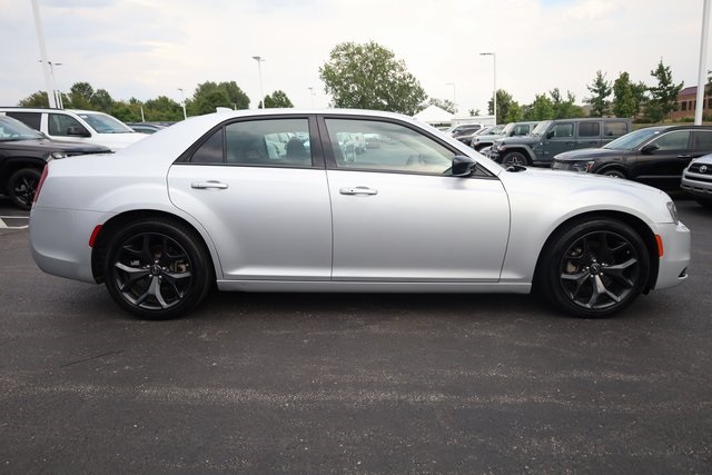 2022 Chrysler 300 Touring 3