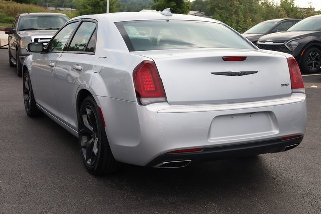 2022 Chrysler 300 Touring 4