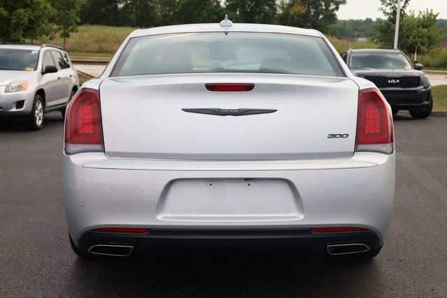 2022 Chrysler 300 Touring 5