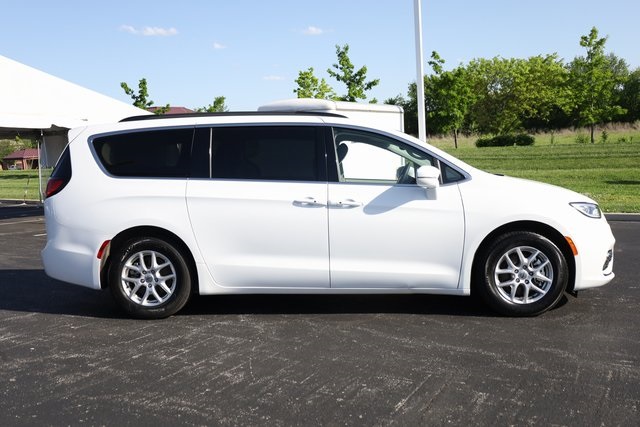 2022 Chrysler Pacifica Touring L 4