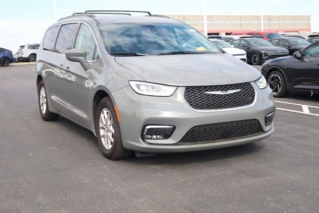 2022 Chrysler Pacifica Touring L 2