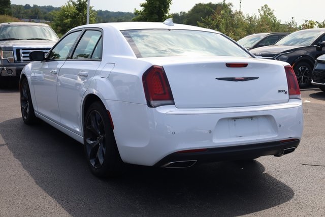 2023 Chrysler 300 S 4