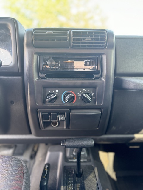 2000 Jeep Wrangler Sport 16