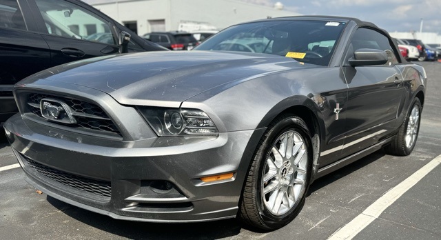 2014 Ford Mustang V6 Premium 2