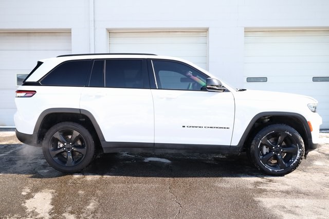 2023 Jeep Grand Cherokee Laredo 3