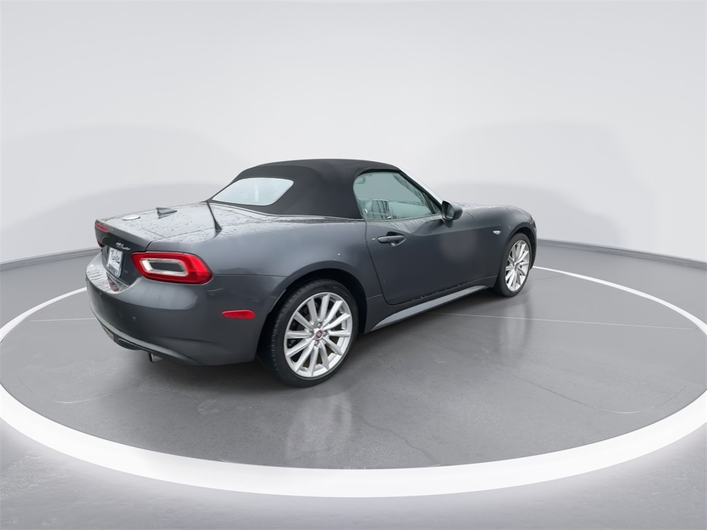 2017 Fiat 124 Spider Lusso 9