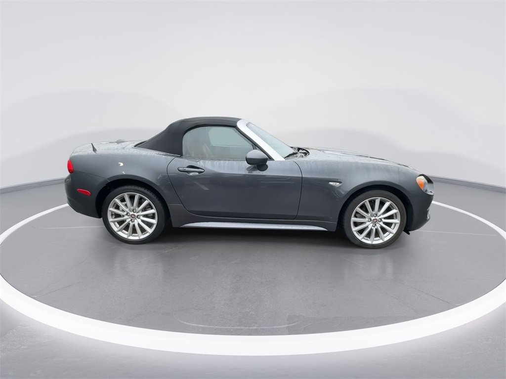 2017 Fiat 124 Spider Lusso 11