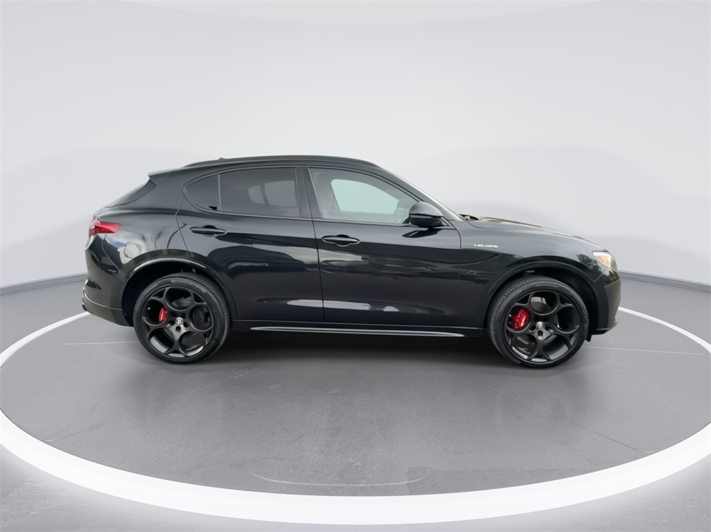 2022 Alfa Romeo Stelvio Veloce 11