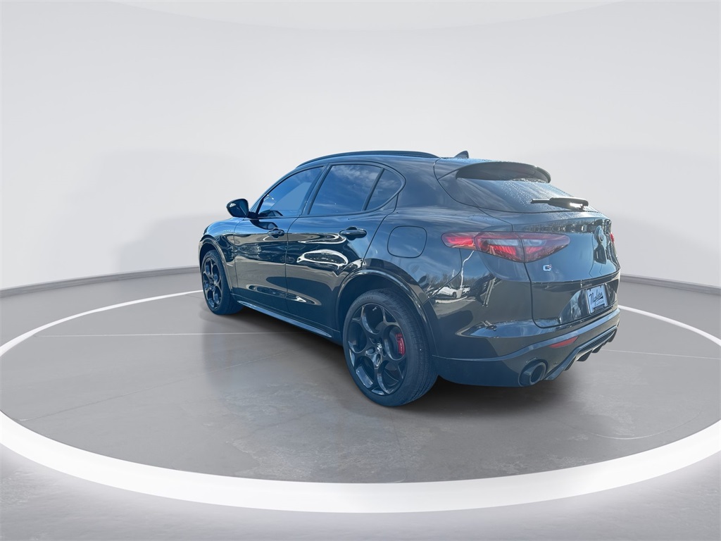 2022 Alfa Romeo Stelvio Veloce 5