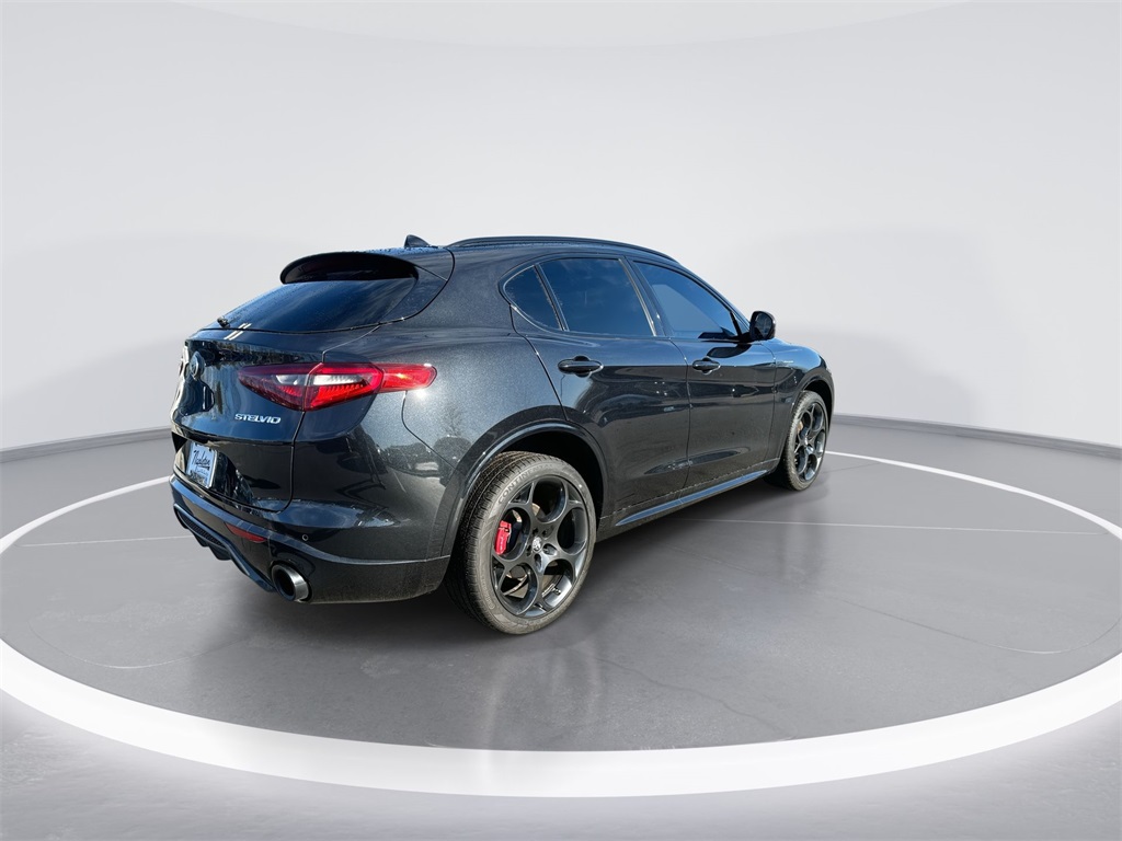 2022 Alfa Romeo Stelvio Veloce 6