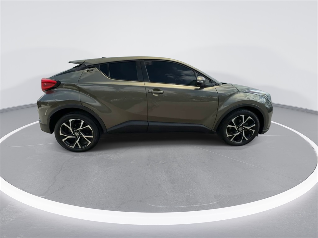 2021 Toyota C-HR XLE 8