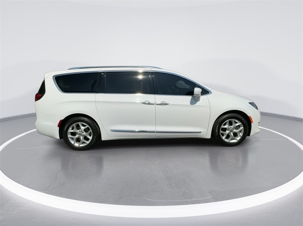 2018 Chrysler Pacifica Touring L Plus 12