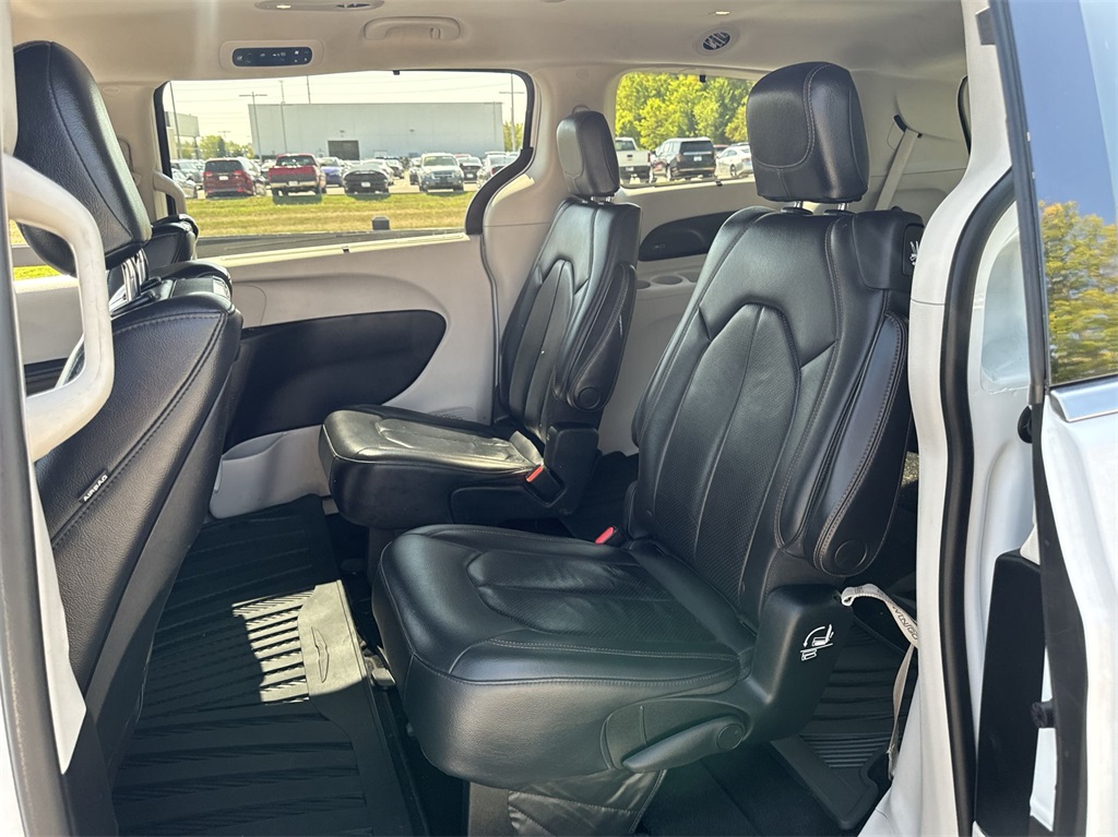 2018 Chrysler Pacifica Touring L Plus 32