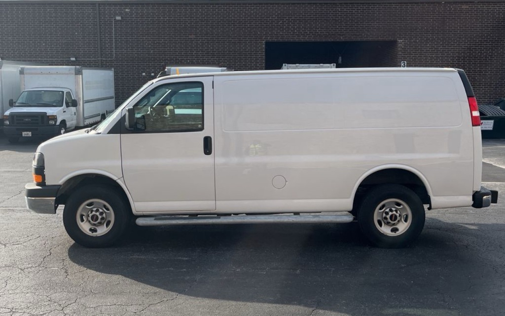 2022 GMC Savana 2500 Work Van 2