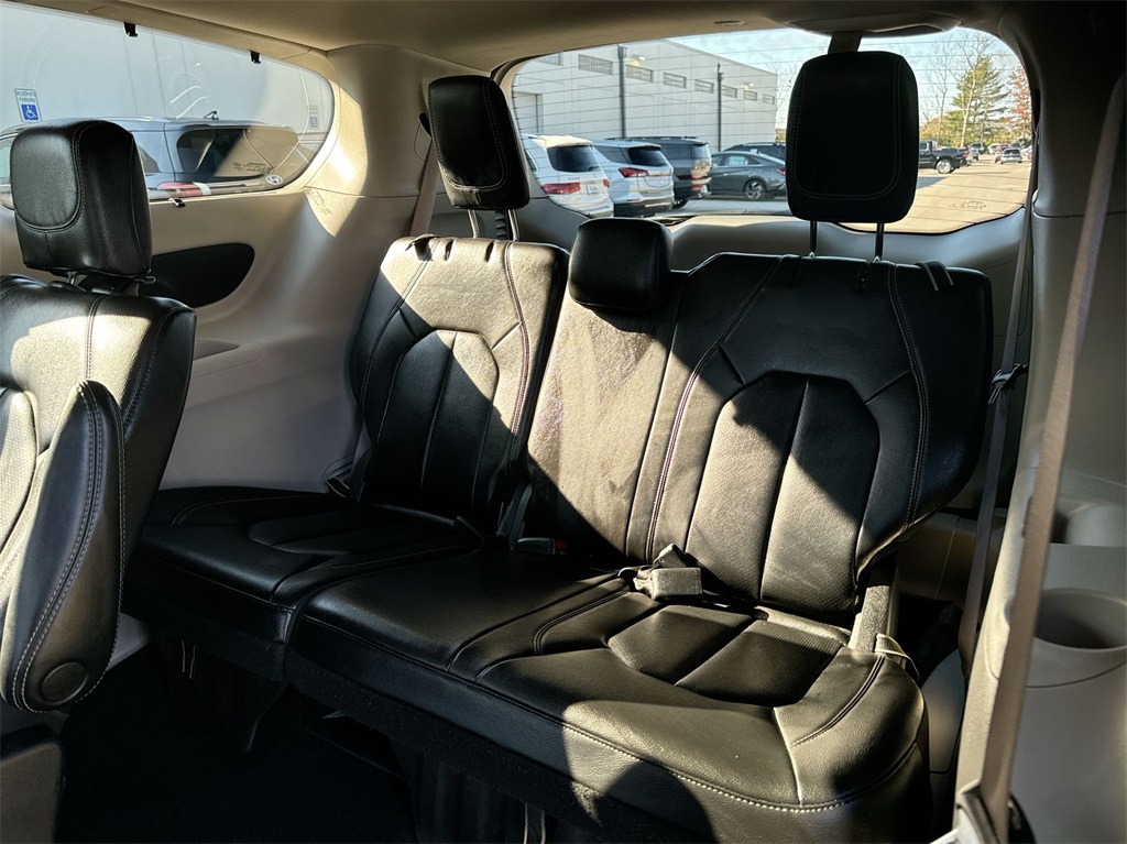 2022 Chrysler Pacifica Touring L 28