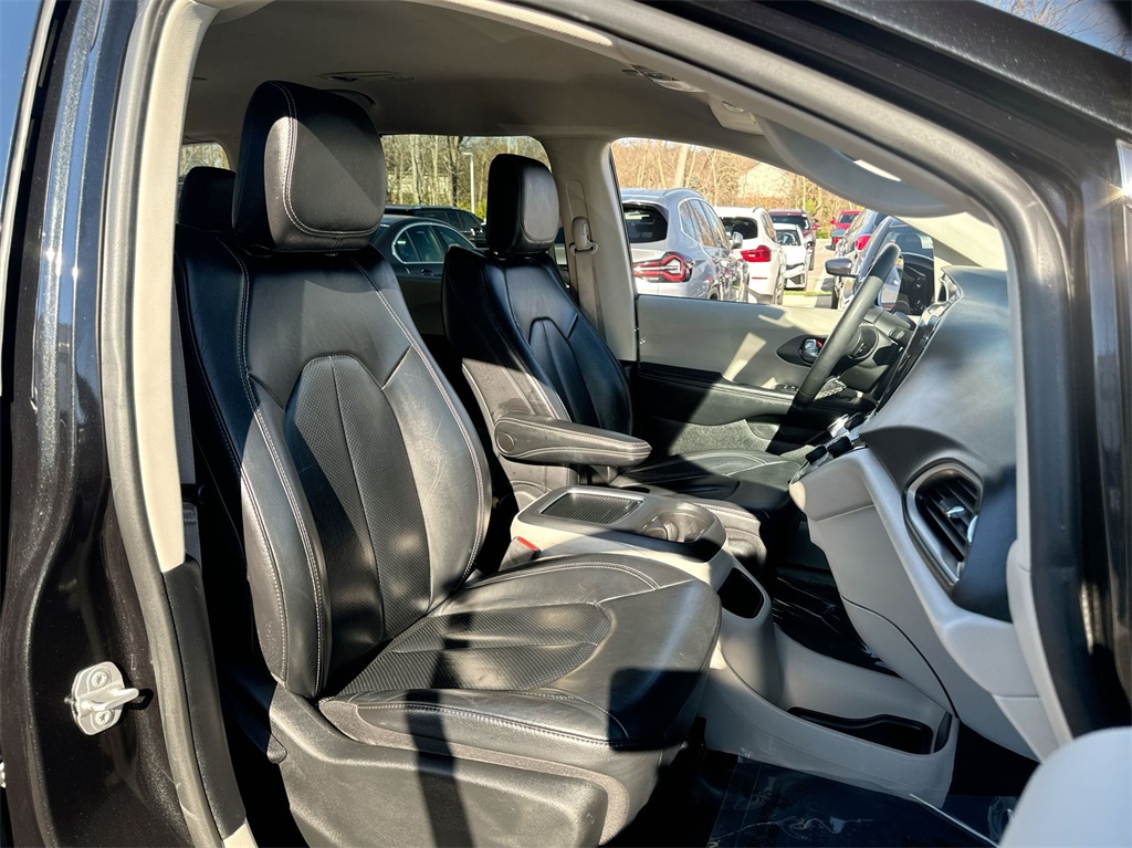 2022 Chrysler Pacifica Touring L 31