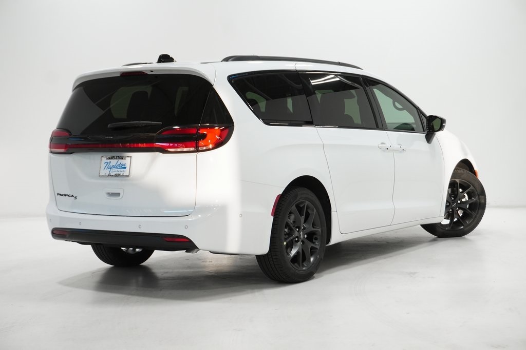 2024 Chrysler Pacifica Touring L 7