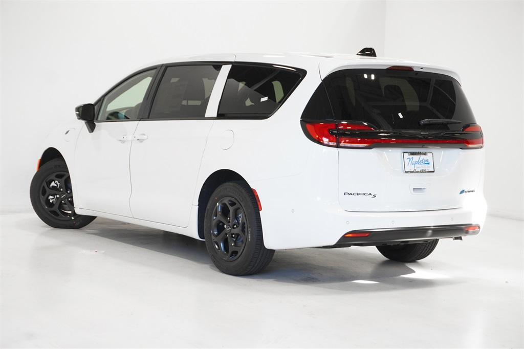 2024 Chrysler Pacifica Hybrid Select 6