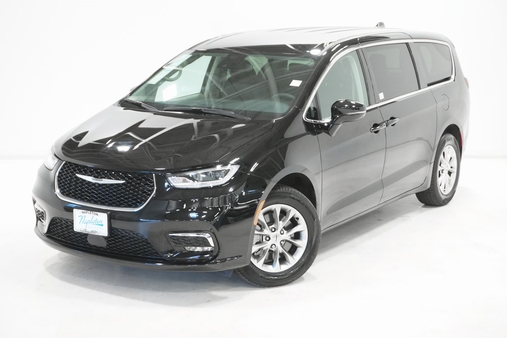 2024 Chrysler Pacifica Touring L 2