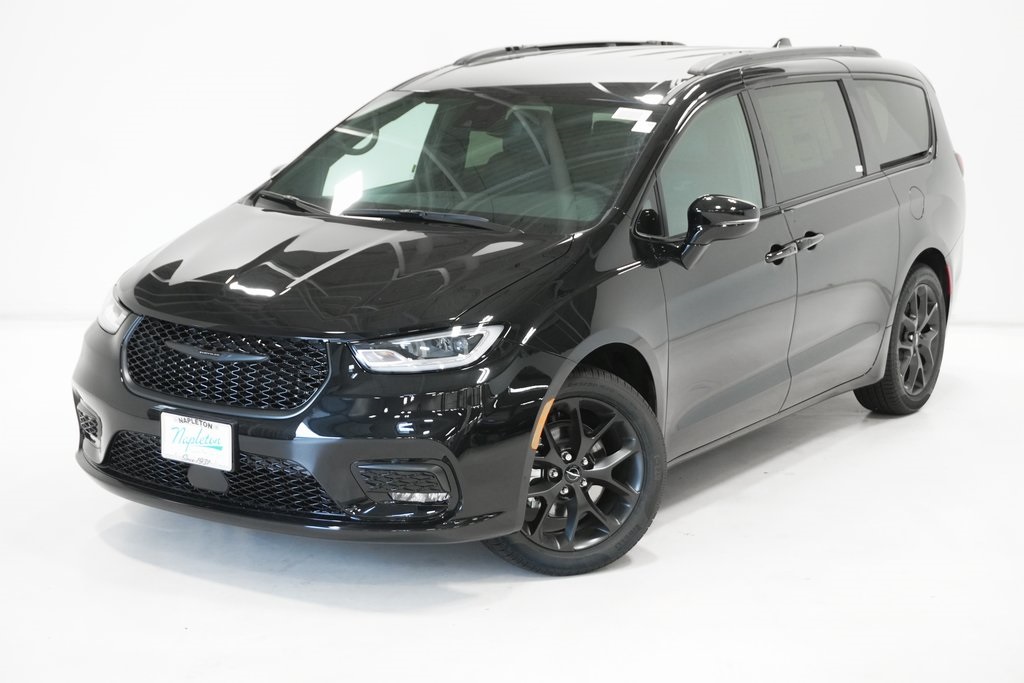 2024 Chrysler Pacifica Touring L 2