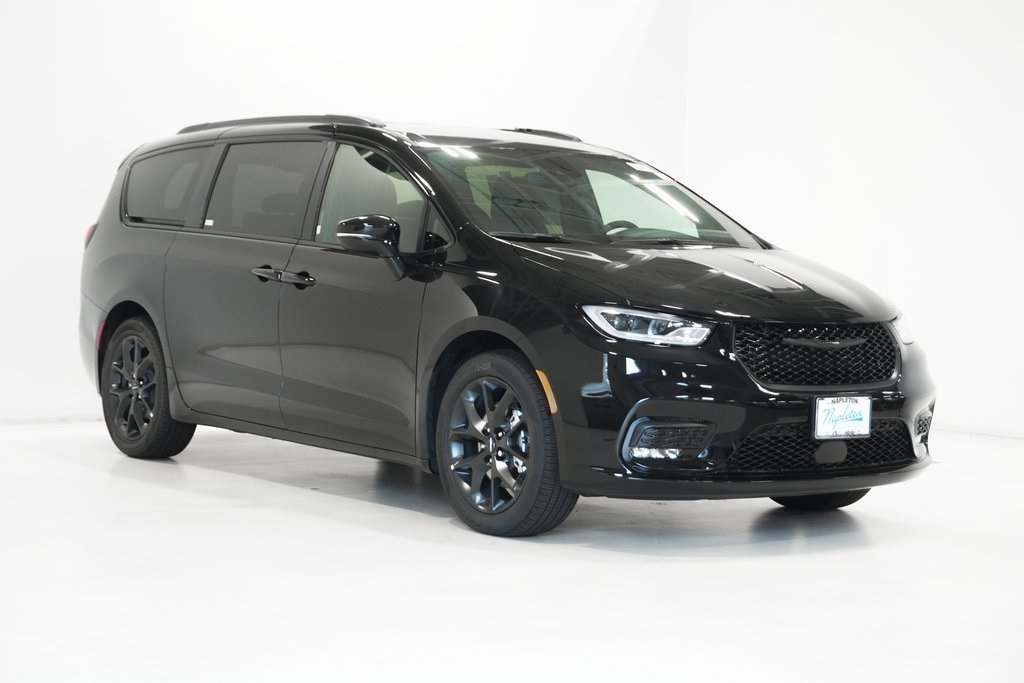 2024 Chrysler Pacifica Touring L 4