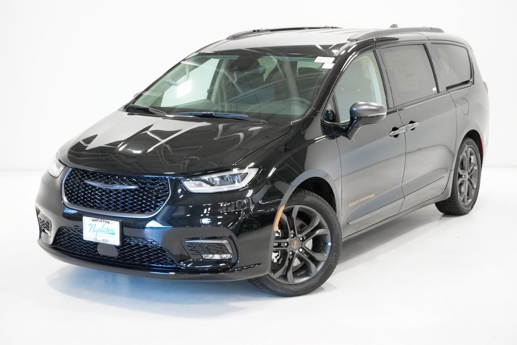 2024 Chrysler Pacifica Touring L 2