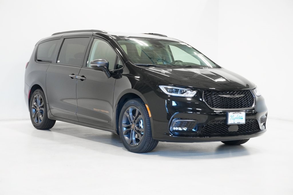 2024 Chrysler Pacifica Touring L 4