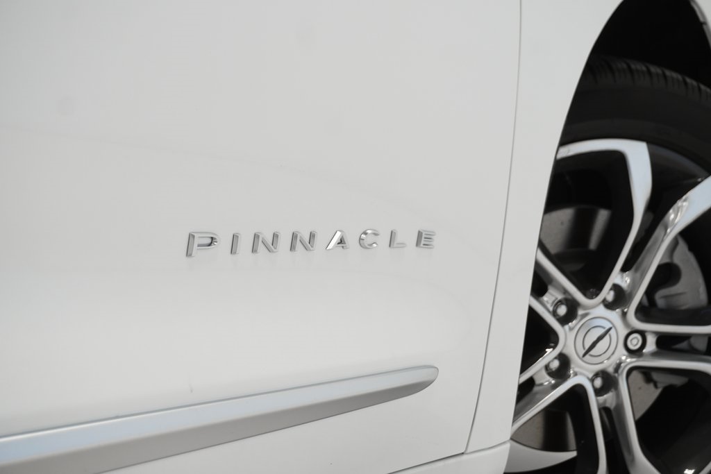 2024 Chrysler Pacifica Pinnacle 8