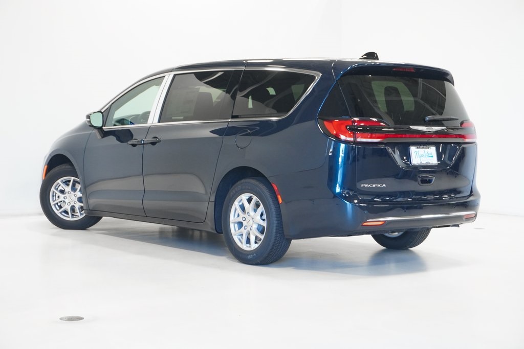 2025 Chrysler Pacifica  5