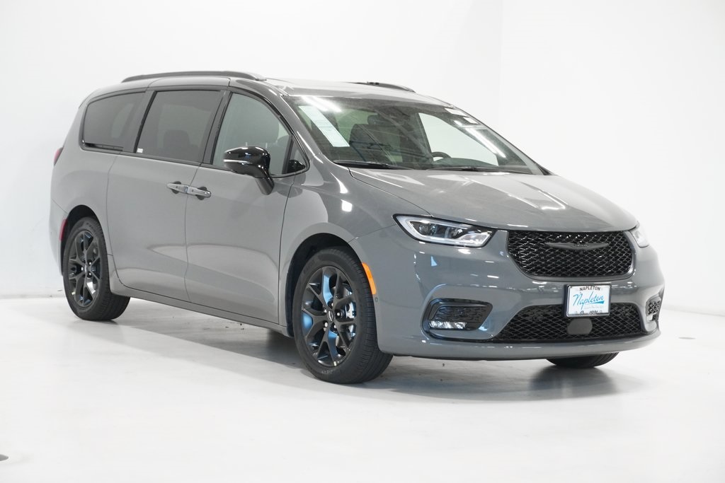 2025 Chrysler Pacifica Limited 4