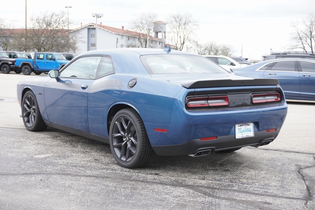 2023 Dodge Challenger R/T 8