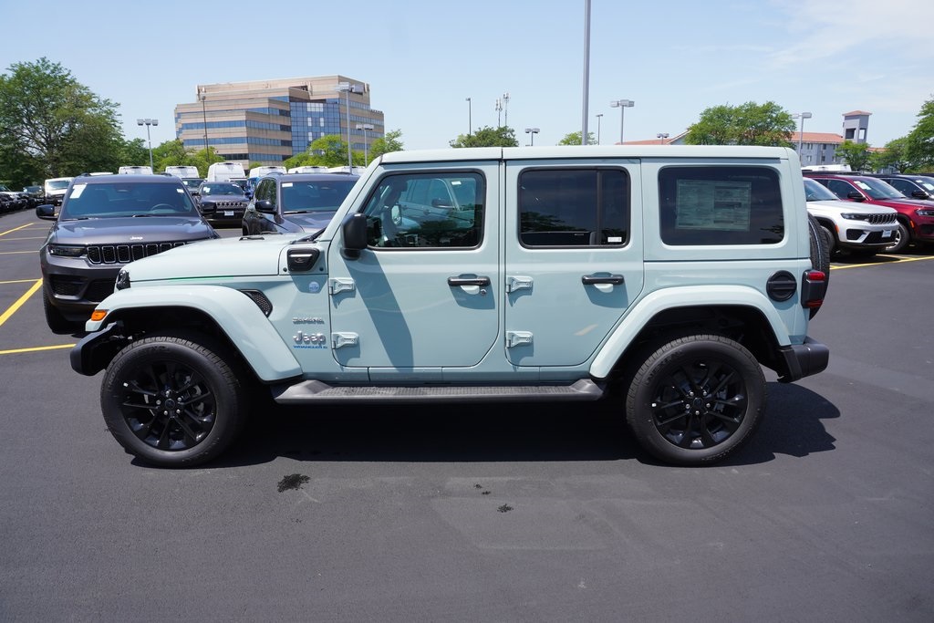 2024 Jeep Wrangler Sahara 4xe 9