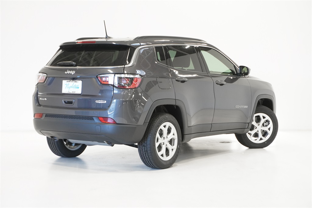 2024 Jeep Compass Latitude 8