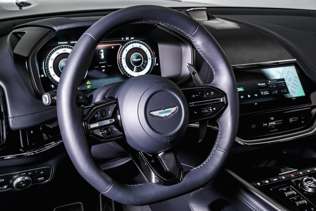 2025 Aston Martin DBX 707 24