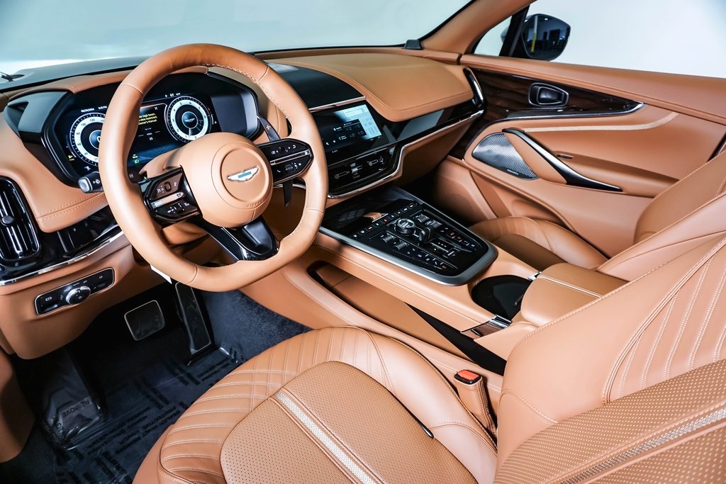 2025 Aston Martin DBX 707 26