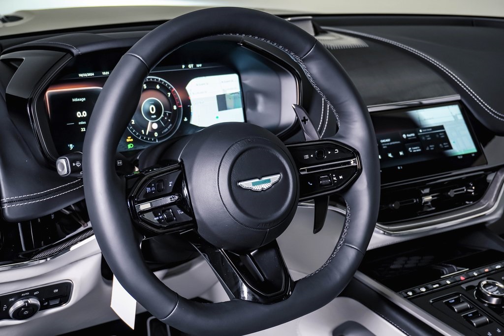 2025 Aston Martin DBX 707 23