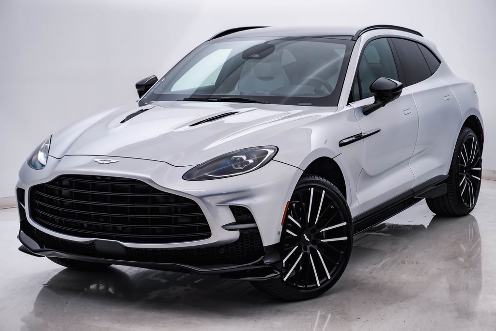 2025 Aston Martin DBX 707 3