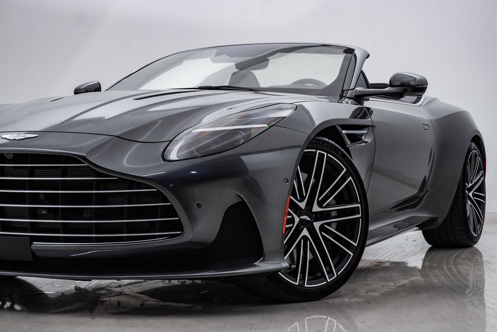 2025 Aston Martin DB12 Volante 2