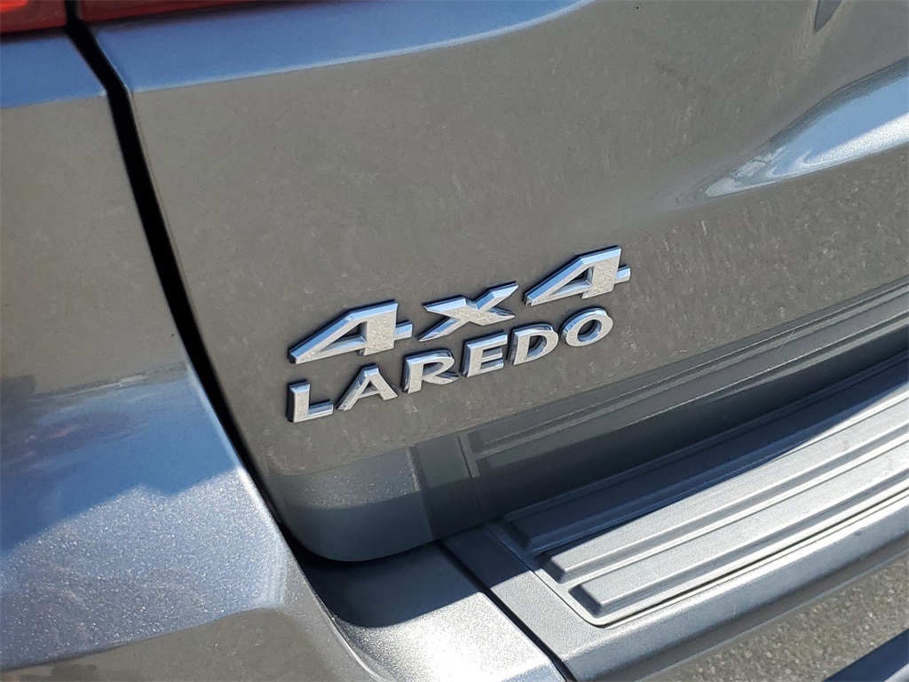 2012 Jeep Grand Cherokee Laredo 29